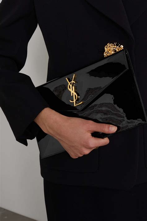 pochette yves saint laurent vernis|UPTOWN POCHETTE EN CUIR VERNI .